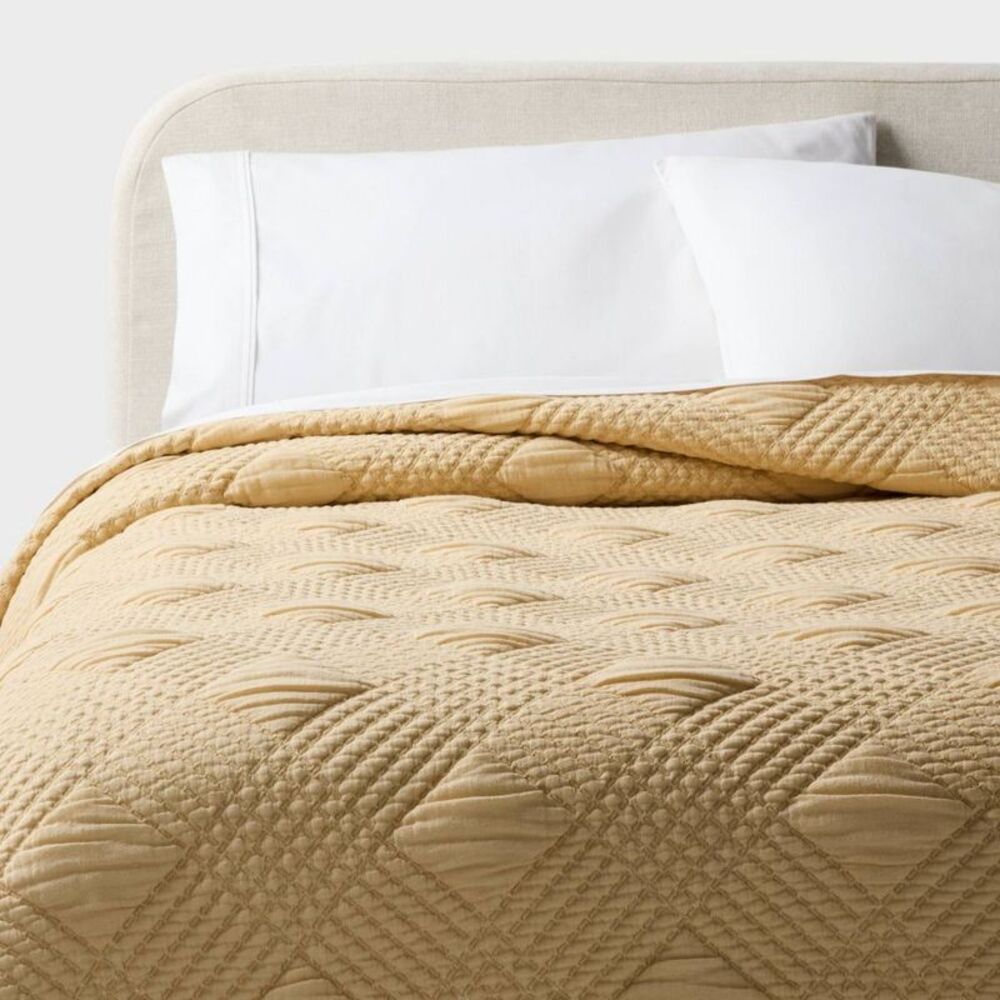 Full/Queen Diamond Matelasse Gauze Quilt Yellow - Threshold